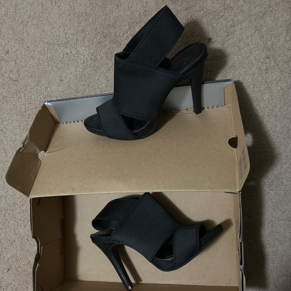 Black High Heels with Stiletto Heel and Unique Cut-Out Design